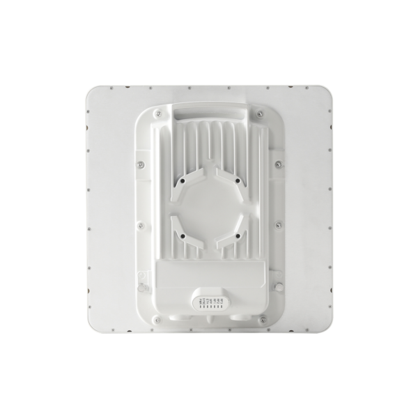 PTP-550  Hasta 1.36 GBps / 4910 - 6200 MHz / 802.11 AC Wave 2  MU-MIMO 4: 4x4 / BackHaul con Antena Integrada (Alta ganancia 23 dBi)   (C050055H016A)